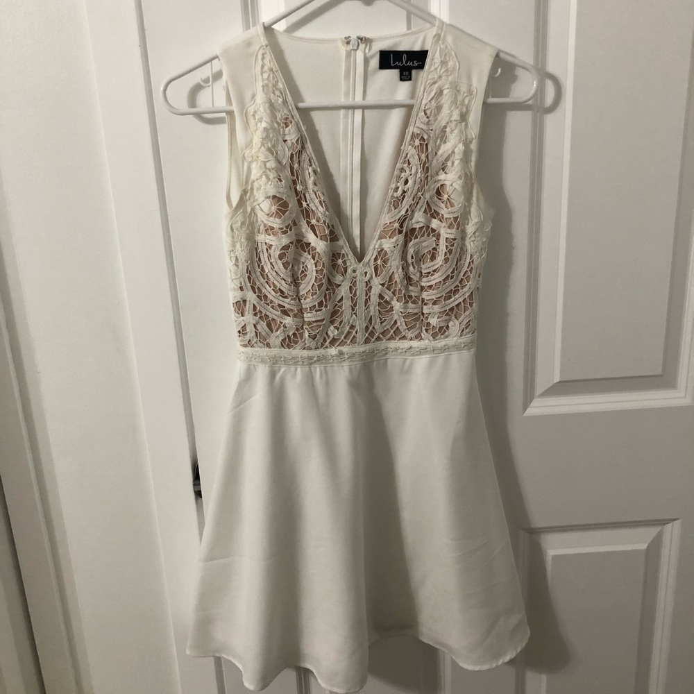 White lace Lulus dress. Size XS